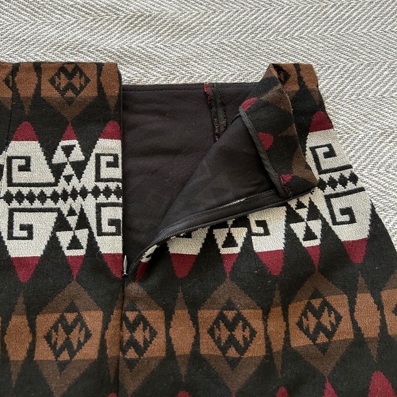 Zara | Aztec printed mini skirt - Picture 6 of 6